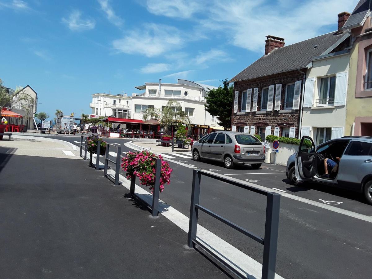 Maison De Vacances A Saint Martin De Brehal Pres De Granville Экстерьер фото
