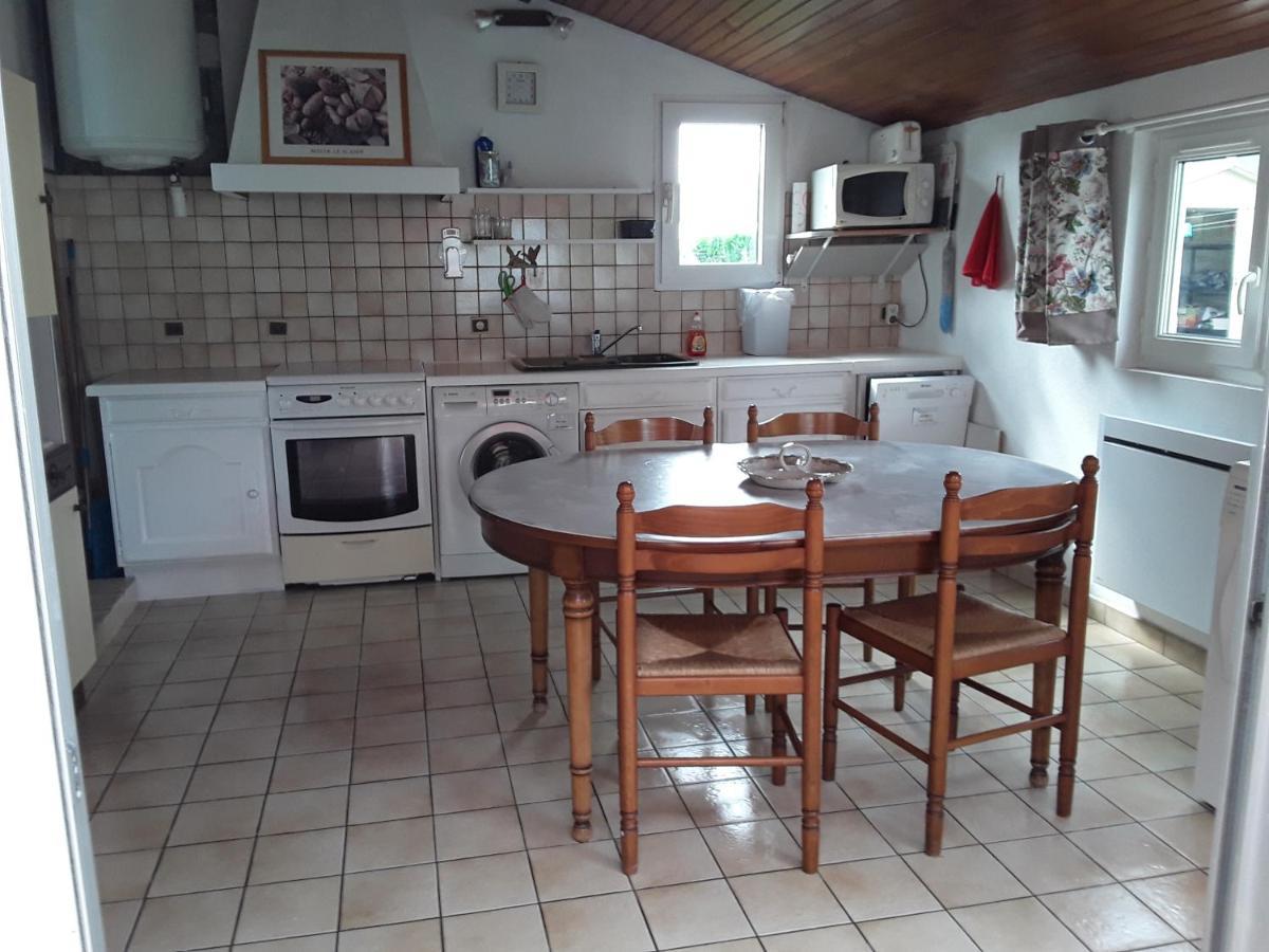 Maison De Vacances A Saint Martin De Brehal Pres De Granville Экстерьер фото